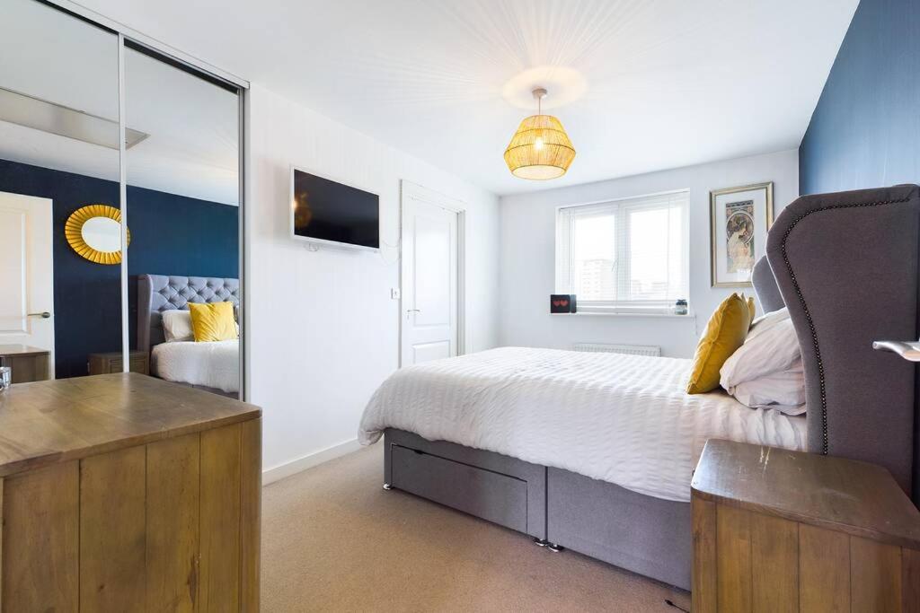 Chic City Centre Apartment With Allocated Parking Суонси Экстерьер фото