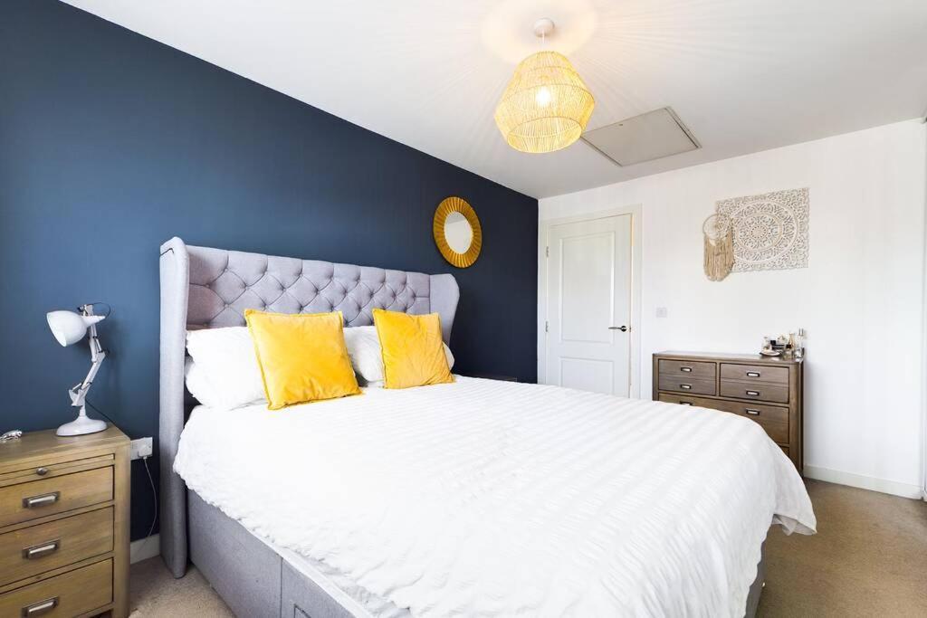 Chic City Centre Apartment With Allocated Parking Суонси Экстерьер фото