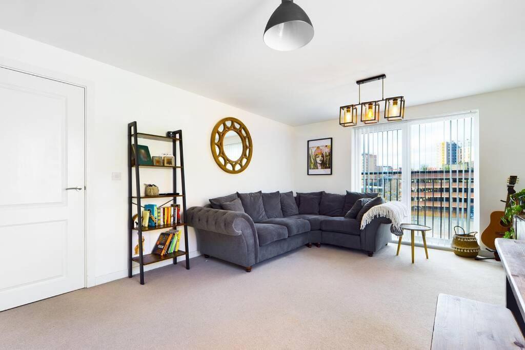 Chic City Centre Apartment With Allocated Parking Суонси Экстерьер фото