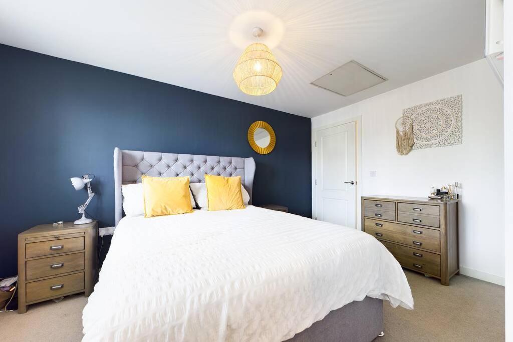 Chic City Centre Apartment With Allocated Parking Суонси Экстерьер фото